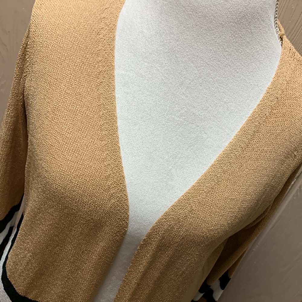 Doe & Rae Cardigan - Picture 3 of 9